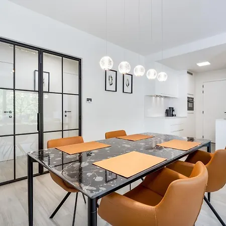 Zonnig Luxueuze La Coronne كنوك هايست